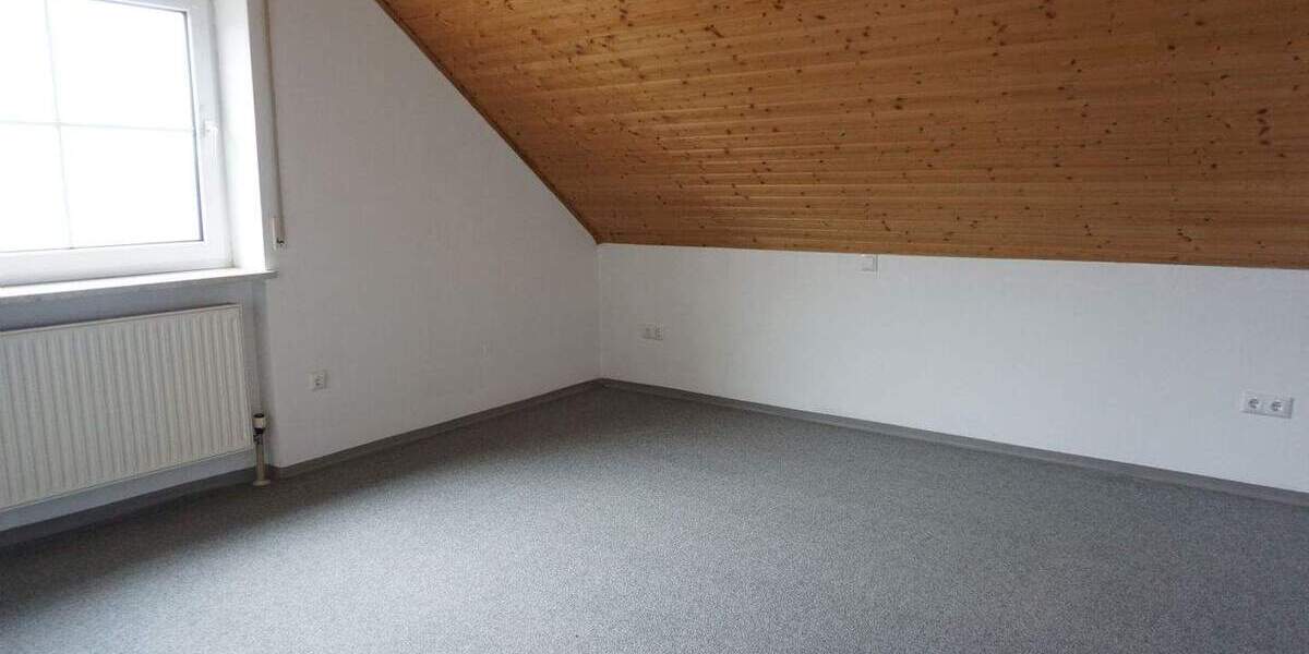 Etagenwohnung Poppenricht - 4 Zimmer, 100 m&sup2;, 950&euro; | Angebot:23950600