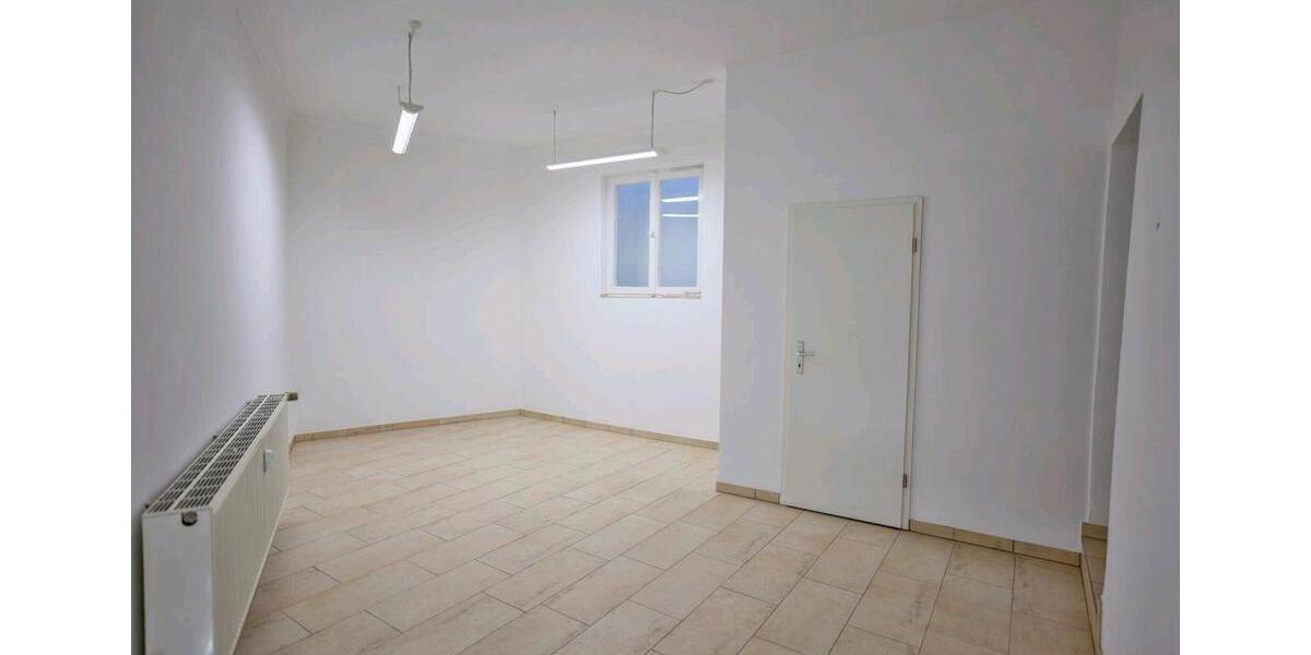 Gewerbefläche an der Hauptstrasse zimmer