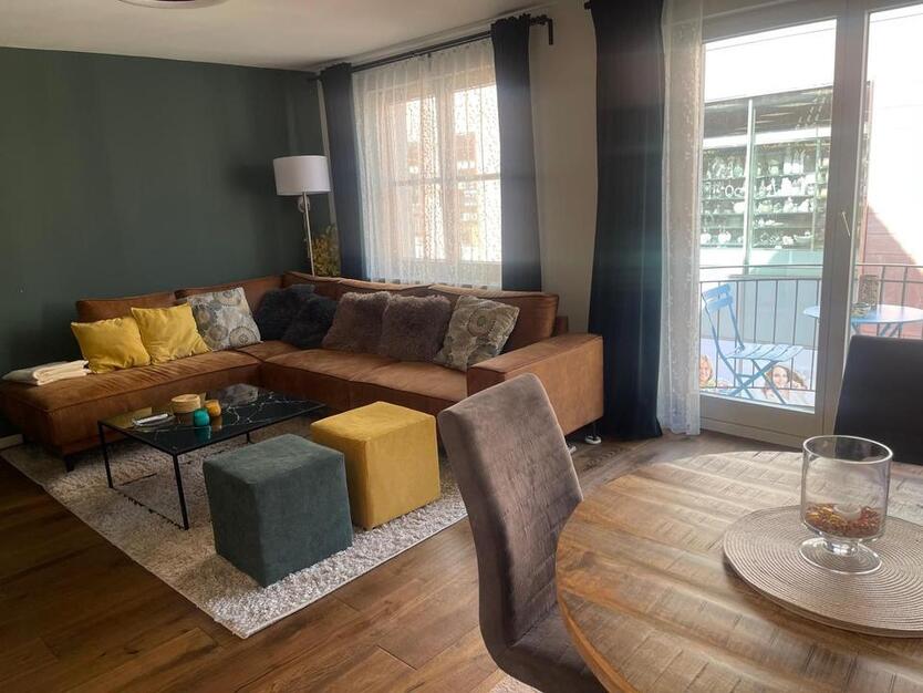 2-Zimmerwohnung mit Balkon, TV, Wlan, BadWc, Küche, Doppelbett, Essplatz, Waschmaschine, Trockner und Parkplatz
