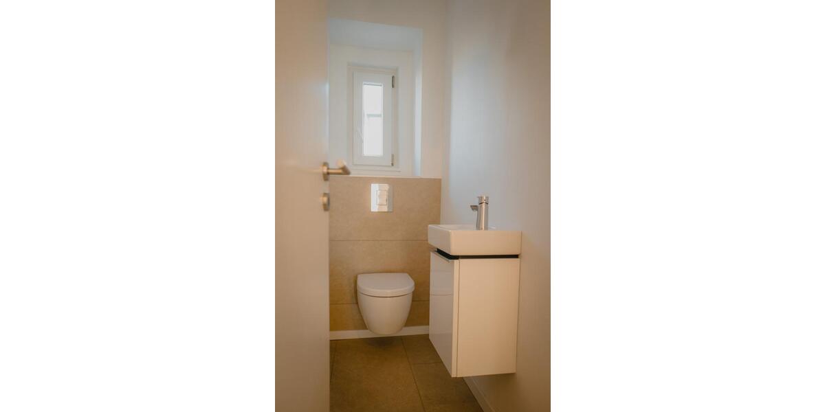 Helle renovierte 3-Zimmer-Wohnung mit neuer Einbauküche (Video) 3 zimmer