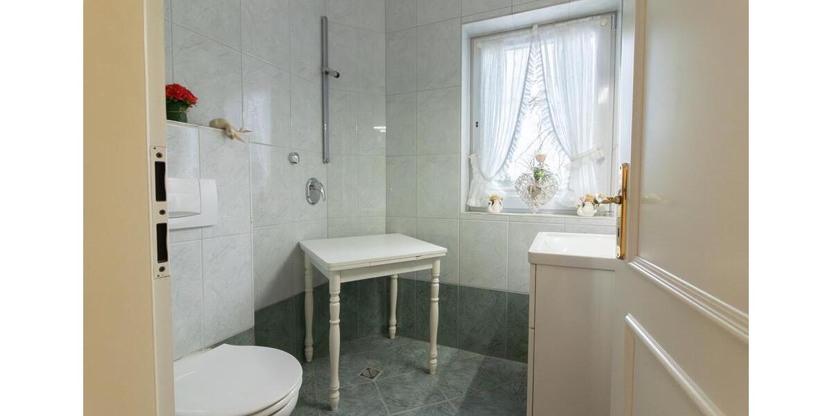 Erdgeschoßwohnung Malente - 3 Zimmer, 168 m&sup2;, 1.800&euro; | Angebot:25809398