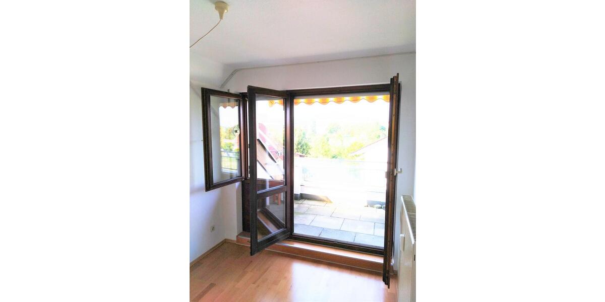 Dachgeschoßwohnung Bad Boll - 3.5 Zimmer, 94 m&sup2;, 1.050&euro; | Angebot:26582541