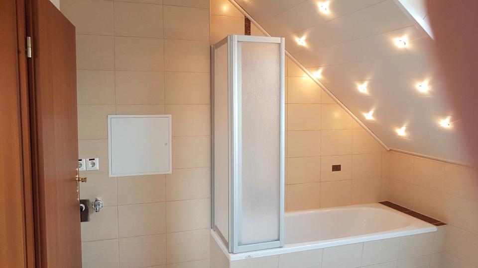 Dachgeschoßwohnung Bischofswerda - 2.5 Zimmer, 75 m&sup2;, 420&euro; | Angebot:26688574