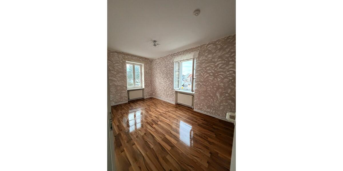 Etagenwohnung Heusweiler - 4 Zimmer, 100 m&sup2;, 1.000&euro; | Angebot:24807144