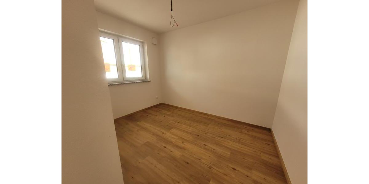 Etagenwohnung Schwandorf - 4 Zimmer, 106 m&sup2;, 1.180&euro; | Angebot:24398407