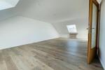 3 WG-Zimmer-DG-Wohnung in zentraler Lage zimmer