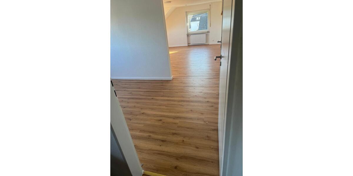 Dachgeschoßwohnung Neuwied - 3 Zimmer, 100 m&sup2;, 900&euro; | Angebot:25406742