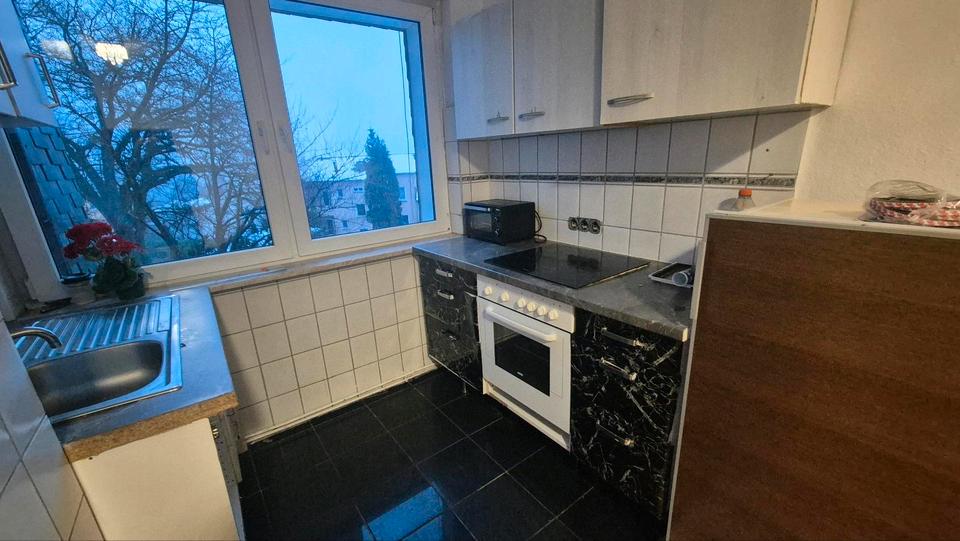 Kleine Erdgeschosswohnung Zentralpunkt 2 zimmer