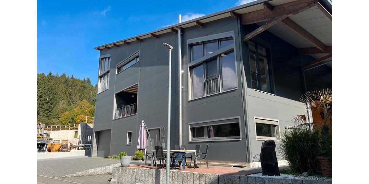 Etagenwohnung Kleines Wiesental - 4 Zimmer, 180 m&sup2;, 1.800&euro; | Angebot:25963190