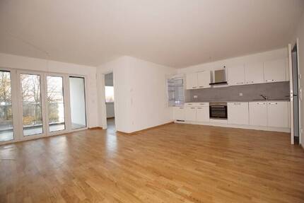 2 Zimmer-Wohnung mit moderner Einbauküche und Balkon