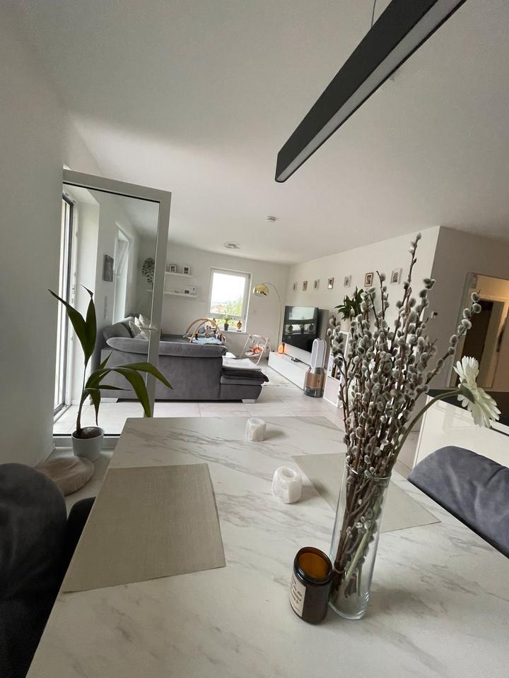 Helle, ruhige Neubau 3-Zi-Whg mit EBK, Stellplätzen in WBB zimmer