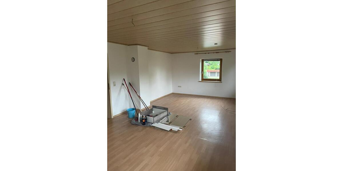 Etagenwohnung Teisnach - 3 Zimmer, 80 m&sup2;, 680&euro; | Angebot:25978586