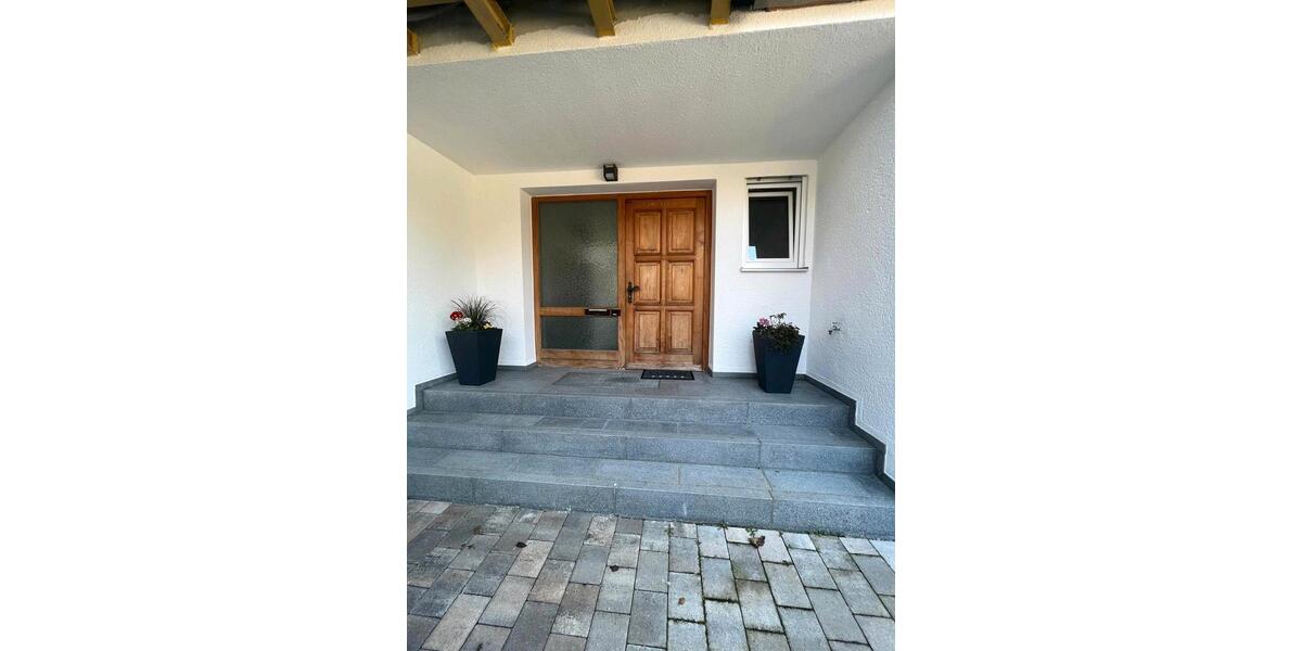 Hochparterre Bruckberg - 5 Zimmer, 120 m&sup2;, 1.200&euro; | Angebot:26444208