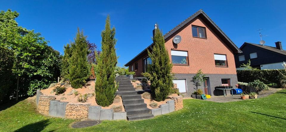 Nettes freistehendes Einfamilienhaus mit 7 Zimmer (rund 200 m2)