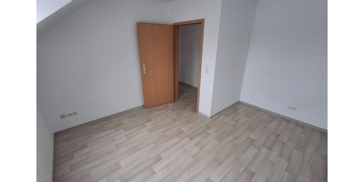 Dachgeschoßwohnung Limbach-Oberfrohna Oberfrohna - 4 Zimmer, 90 m&sup2;, 581&euro; | Angebot:24570447