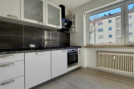 Reizend renovierte 2-Zi.-Wohnung mit Balkon und Einbauküche, SW-Bergl zur Vermietung zimmer