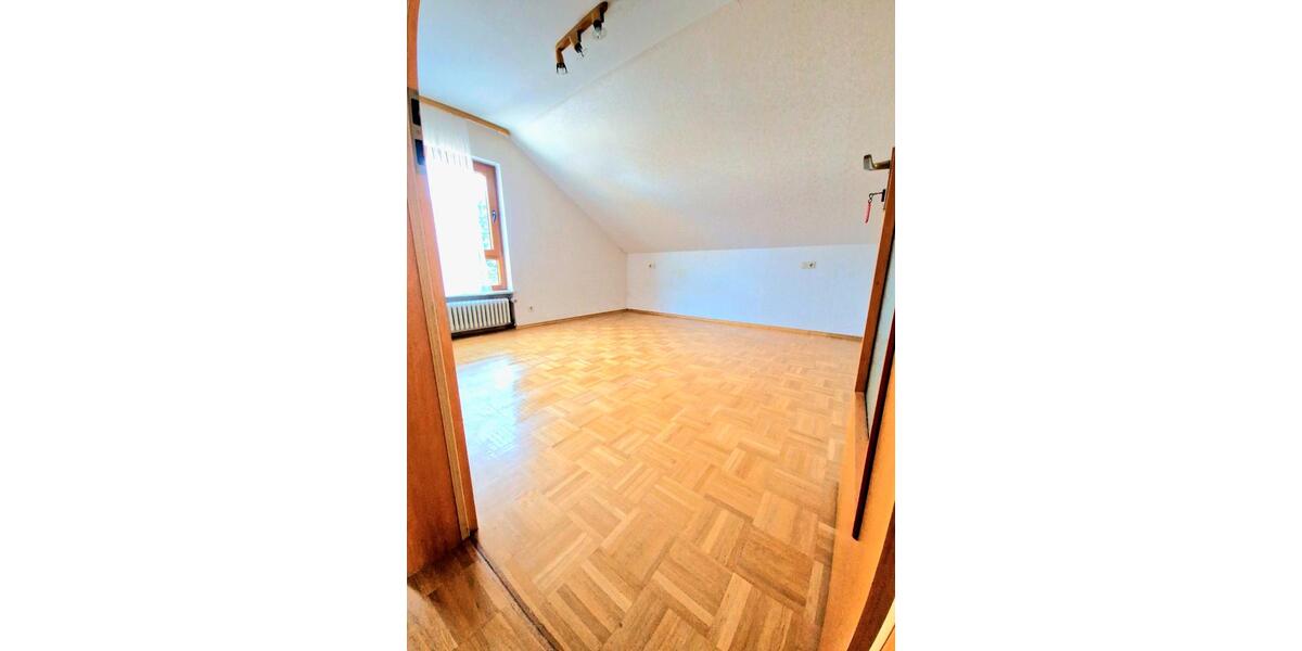 Dachgeschoßwohnung Obersulm - 3 Zimmer, 65 m&sup2;, 900&euro; | Angebot:25843640