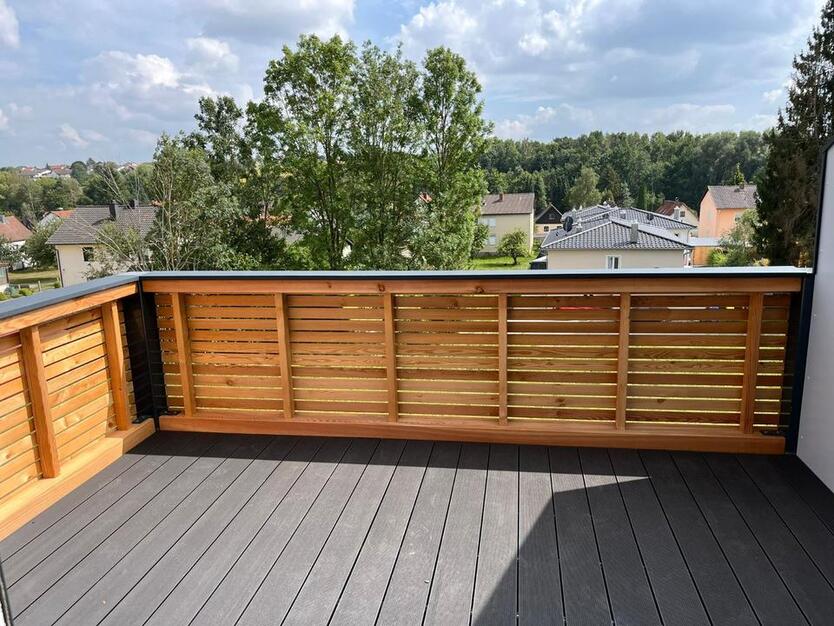 Große, moderne 3-Zimmer-DG-Wohnung mit 2 Balkonen