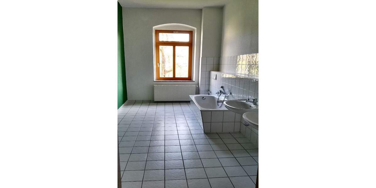 Etagenwohnung Riesa Innenstadt - 4 Zimmer, 150 m&sup2;, 700&euro; | Angebot:25688438