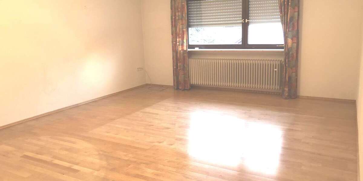 Etagenwohnung Ehrstädt Ehrstädt - 4 Zimmer, 145 m&sup2;, 1.100&euro; | Angebot:25563135