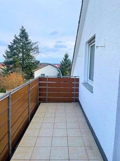 Helle 4-Zimmer-Wohnung im DG mit Balkon, EBK und Kellerraum