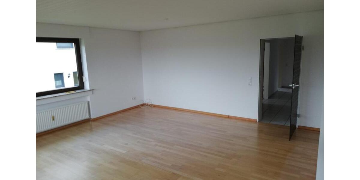 Erdgeschoßwohnung Dierdorf - 4 Zimmer, 120 m&sup2;, 960&euro; | Angebot:25755107