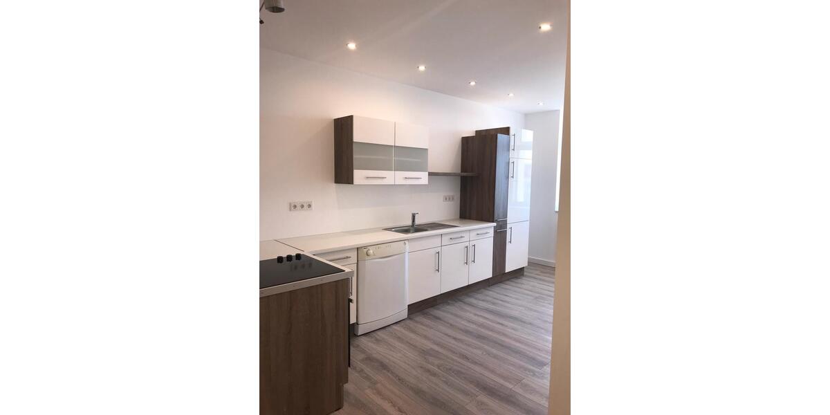 Dachgeschoßwohnung Werdau - 5 Zimmer, 145 m&sup2;, 1.200&euro; | Angebot:25965282