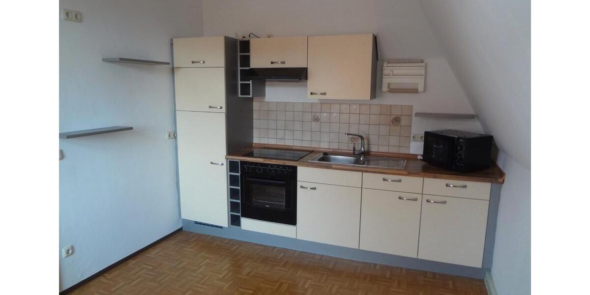 Dachgeschoßwohnung Zwickau - 2 Zimmer, 51 m&sup2;, 300&euro; | Angebot:26455406