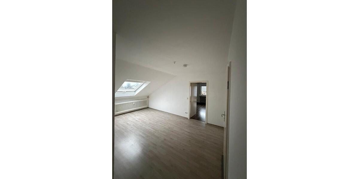 DACHGESCHOSS Wohnung m.Balkon, Keller, TopLage, GästeWC 3 zimmer