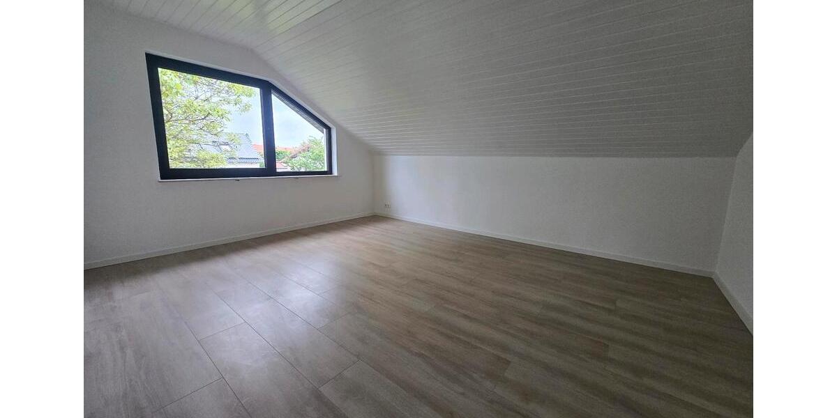 Dachgeschoßwohnung Essingen - 3 Zimmer, 115 m&sup2;, 1.190&euro; | Angebot:26475185