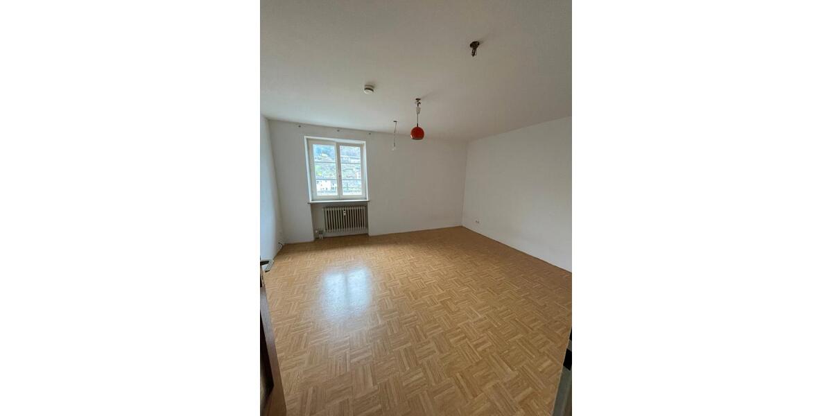 Etagenwohnung Burghausen - 2 Zimmer, 65 m&sup2;, 520&euro; | Angebot:25964156