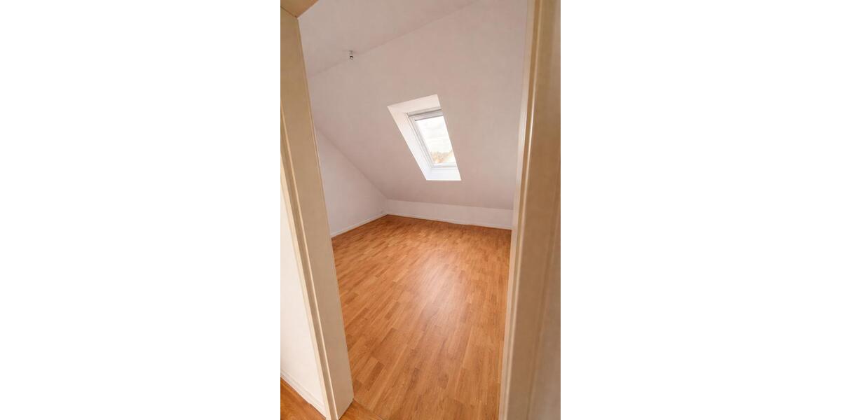 Dachgeschoßwohnung Cadolzburg - 3 Zimmer, 94 m&sup2;, 1.175&euro; | Angebot:26042536