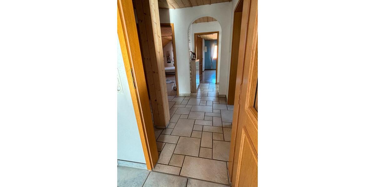 Dachgeschoßwohnung Sulzdorf an der Lederhecke - 3 Zimmer, 110 m&sup2;, 770&euro; | Angebot:25636537