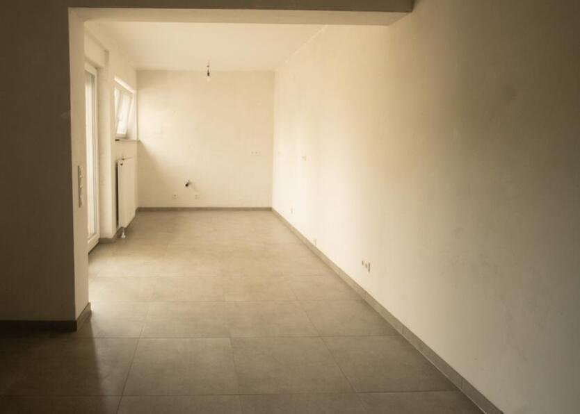 Helle 2-Zimmer-EG-Wohnung– Komplett saniert mit Balkon & PV