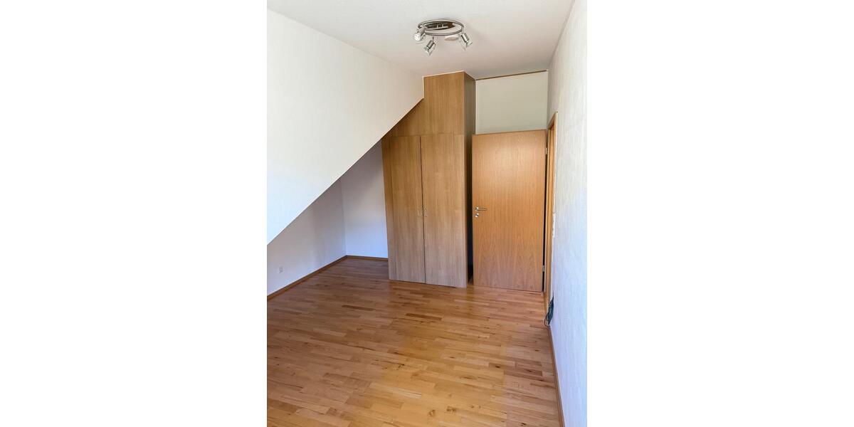 Dachgeschoßwohnung Knittlingen - 3 Zimmer, 96 m&sup2;, 850&euro; | Angebot:26073135