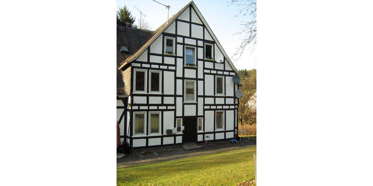 Erdgeschoßwohnung Friesenhagen - 4 Zimmer, 103 m&sup2;, 600&euro; | Angebot:24793996