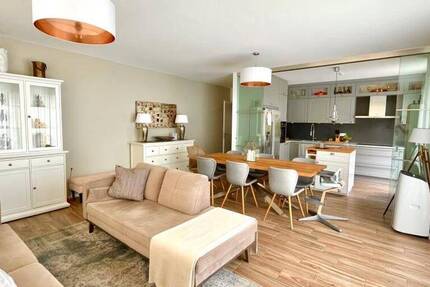 Wohnen am Killesberg - neuwertige möblierte 4,5 Zimmer EG-Wohnung mit Terrasse und Gartenanteil