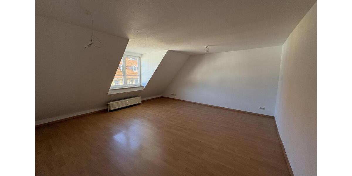 Dachgeschoßwohnung Zwickau - 2 Zimmer, 61 m&sup2;, 370&euro; | Angebot:25255878