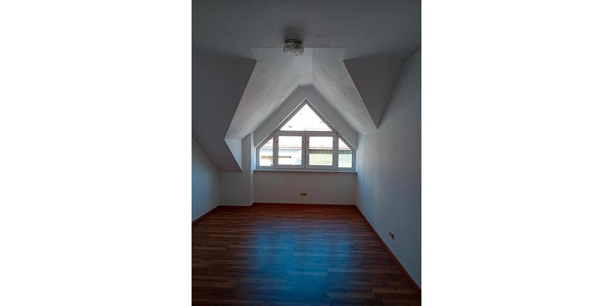 Dachgeschoßwohnung Waldems - 3 Zimmer, 110 m&sup2;, 800&euro; | Angebot:25977156