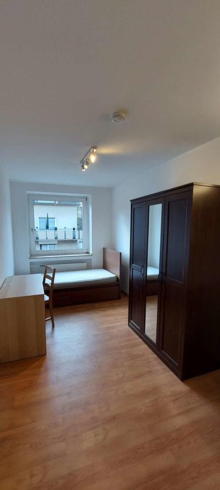 Freies WG-Zimmer in Uninähe an Studenten zu vermieten, Einzugsdat