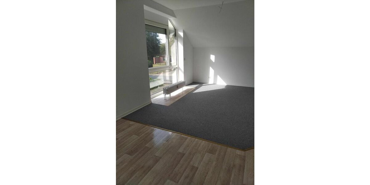 Dachgeschoßwohnung Cadenberge - 3 Zimmer, 67 m&sup2;, 490&euro; | Angebot:26617792