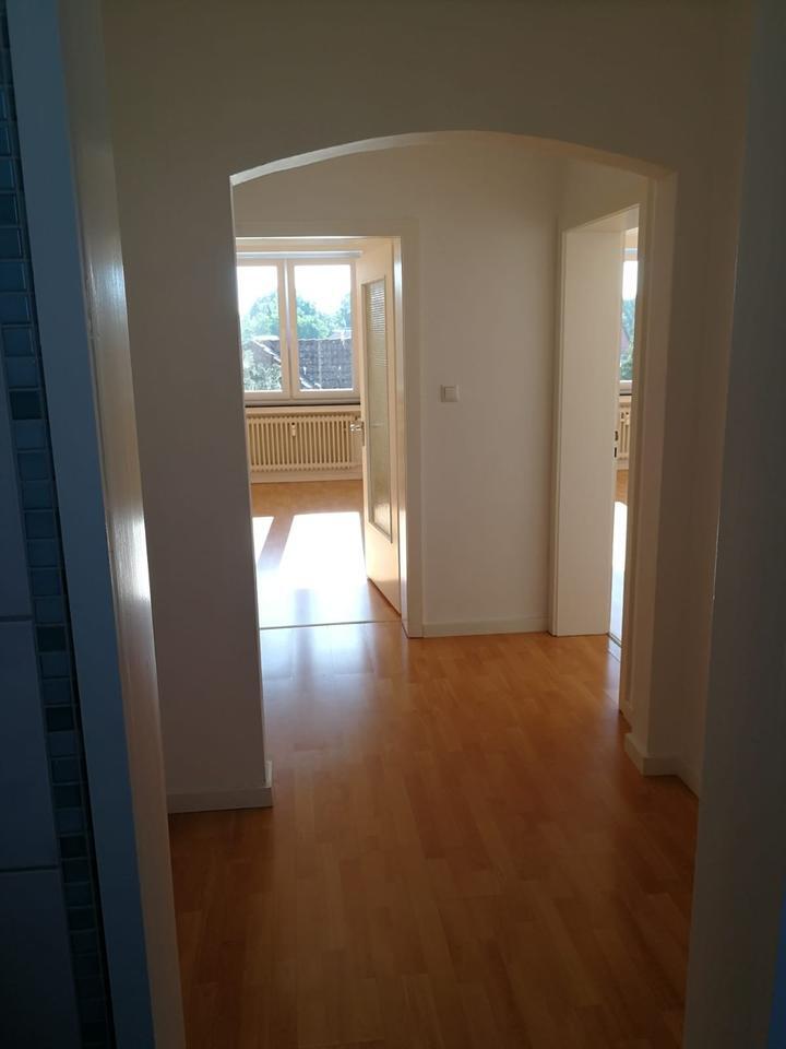 Helle 3-Zimmer-Wohnung mit Garten, großem Keller und Garage