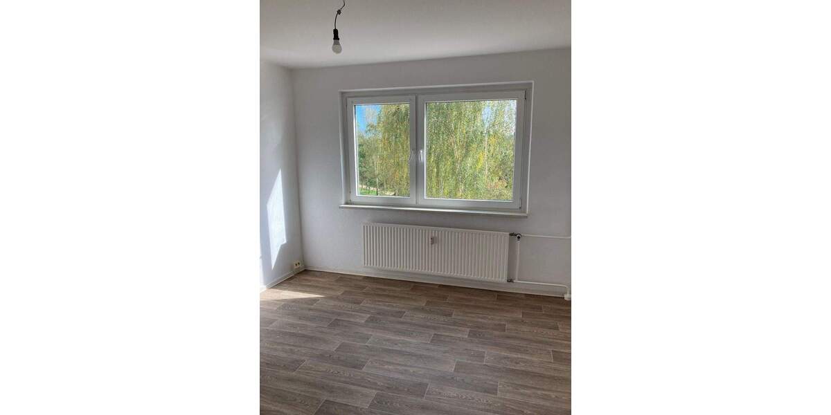 Etagenwohnung Gera Lusan - 2 Zimmer, 50 m&sup2;, 295&euro; | Angebot:25051302
