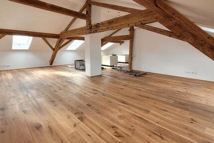 WG-Zimmer in klimatisierter DG-Wohnung zu vergeben 4 zimmer