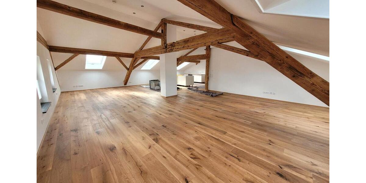 WG-Zimmer in klimatisierter DG-Wohnung zu vergeben 4 zimmer