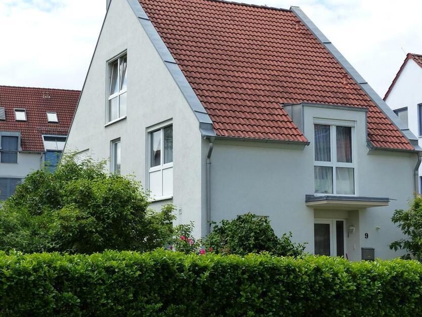 Ruhiges Einfamilienhaus in top Lage mit großem Garten und Garagen