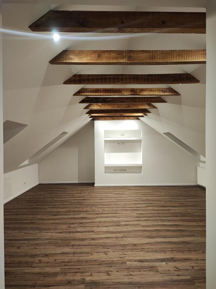 Dachgeschosswohnung in Alt-Saarbrücken, nähe HTW zimmer