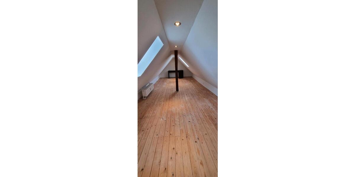 Dachgeschoßwohnung Essen Stadtbezirk V - 2.5 Zimmer, 75 m&sup2;, 940&euro; | Angebot:25304043