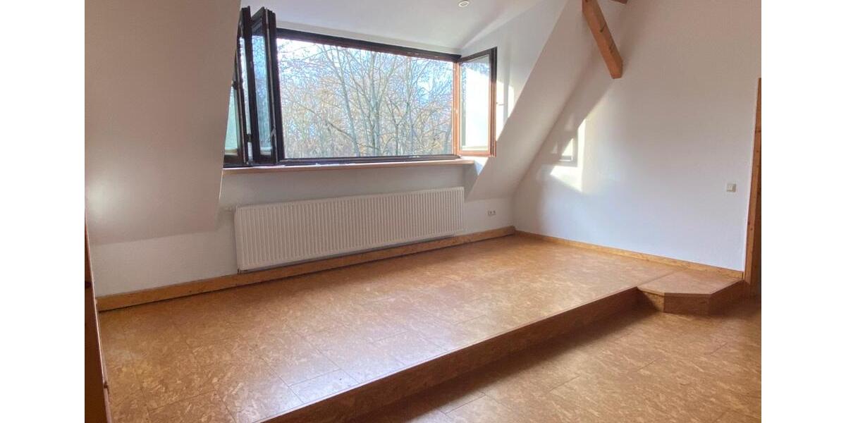 Dachgeschoßwohnung Glauchau - 3 Zimmer, 91 m&sup2;, 592&euro; | Angebot:24491587