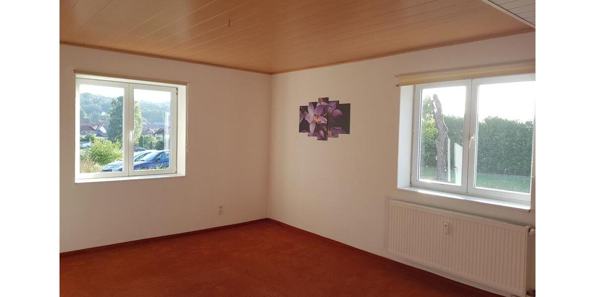 Erdgeschoßwohnung Eisfeld - 3 Zimmer, 100 m&sup2;, 680&euro; | Angebot:26523179